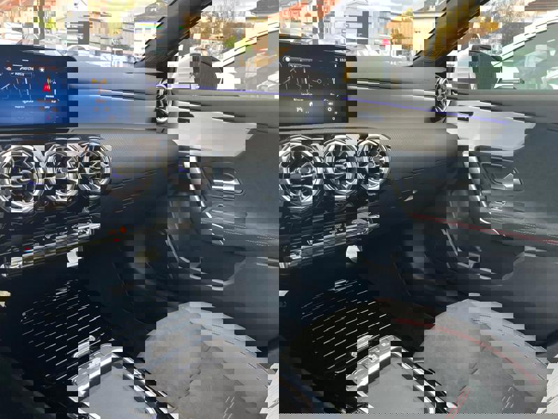 Image Mercedes-Benz CLASSE A A 200 Compacte AMG Line 